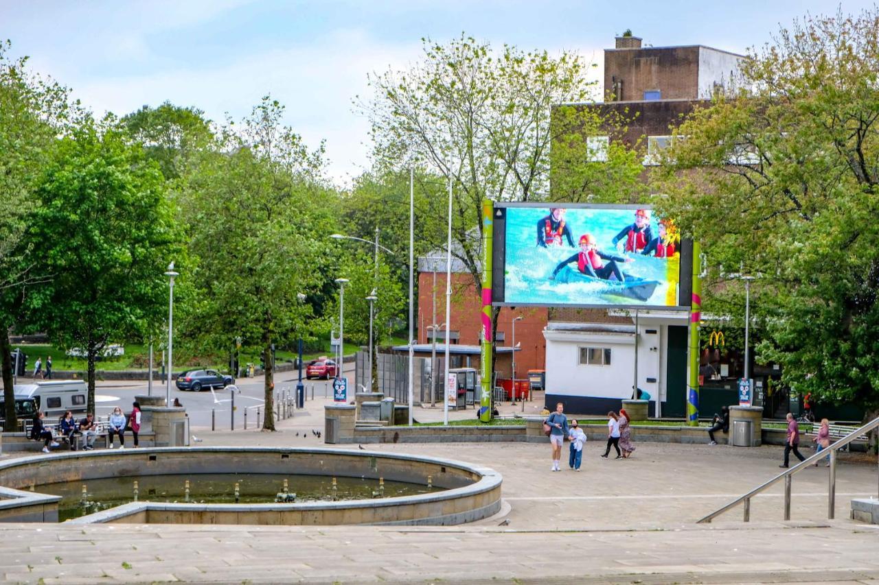 Cwtsh Hostel 스완지 외부 사진 The Olympic Park