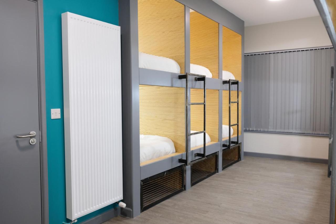 Cwtsh Hostel 스완지 외부 사진 A radiator in a hostel